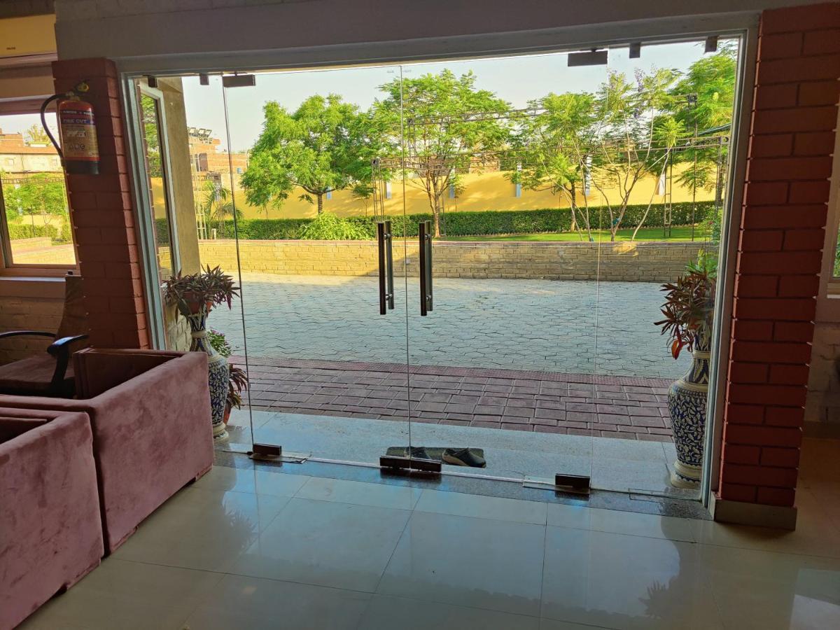 Hotel Brick Field Varanasi Exterior foto