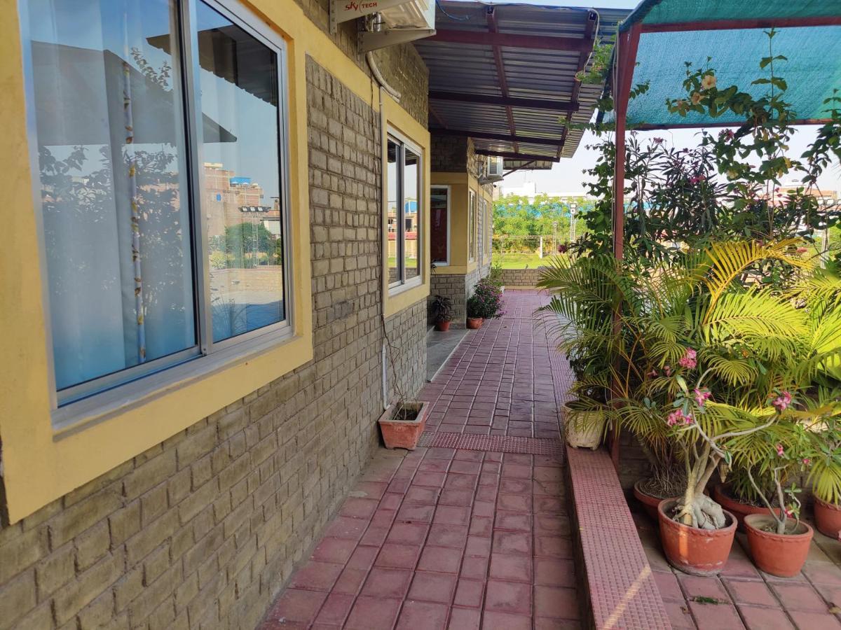 Hotel Brick Field Varanasi Exterior foto