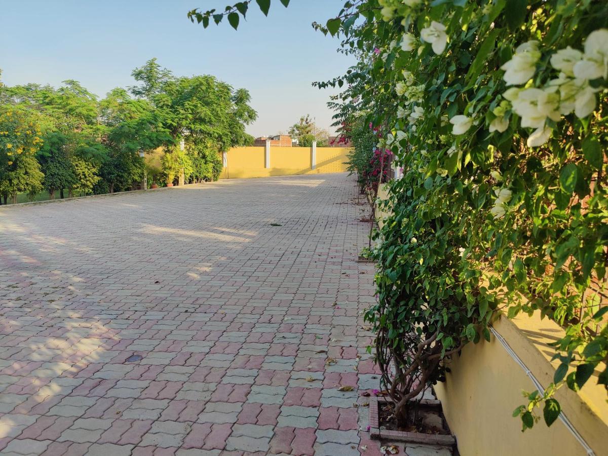 Hotel Brick Field Varanasi Exterior foto